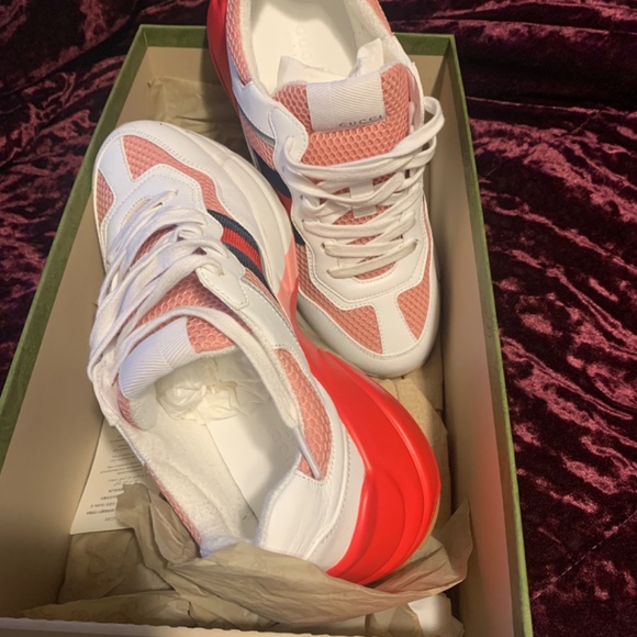 Gucci Sneakers - Picture 2 of 3